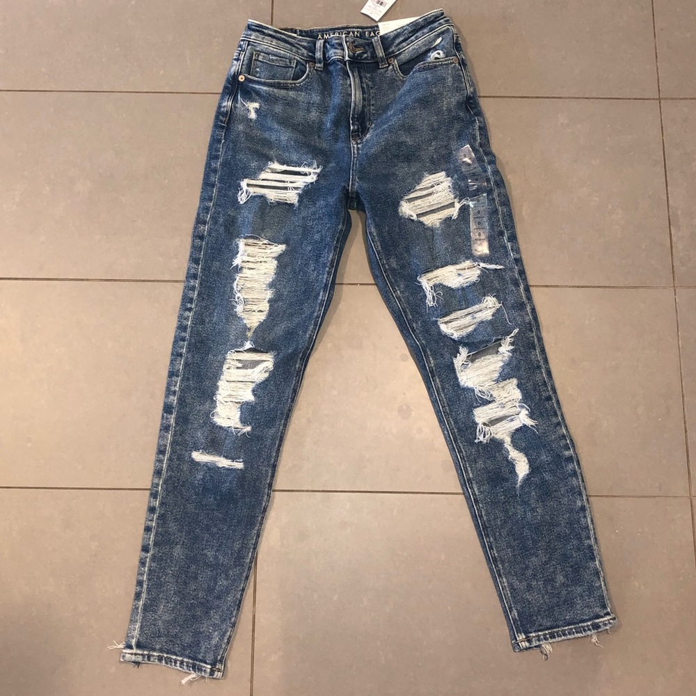 AMERICAN EAGLE HIGH RISE STRETCH MOM JEANS